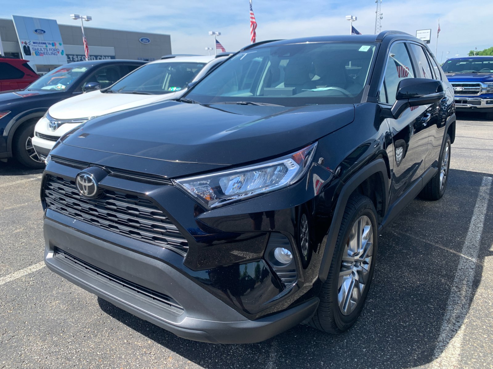 Used 2020 Black Toyota XLE Premium image 5
