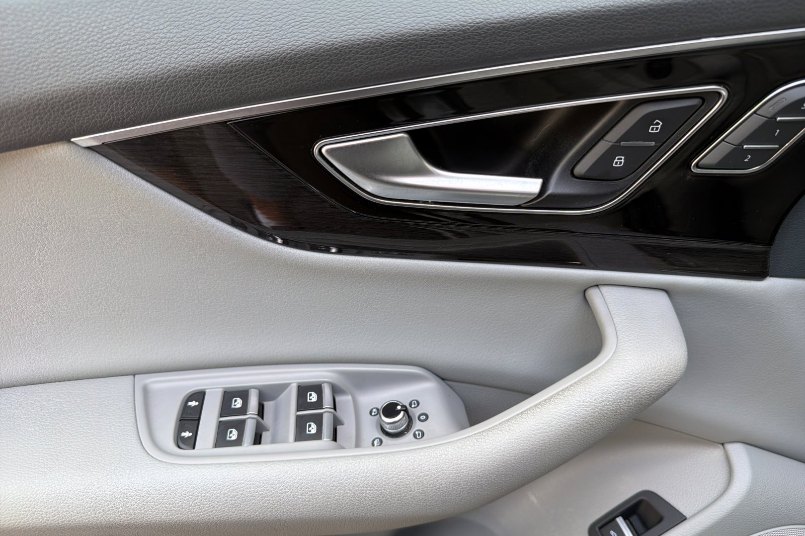 Used 2019 Gray Audi 55 Prestige image 8