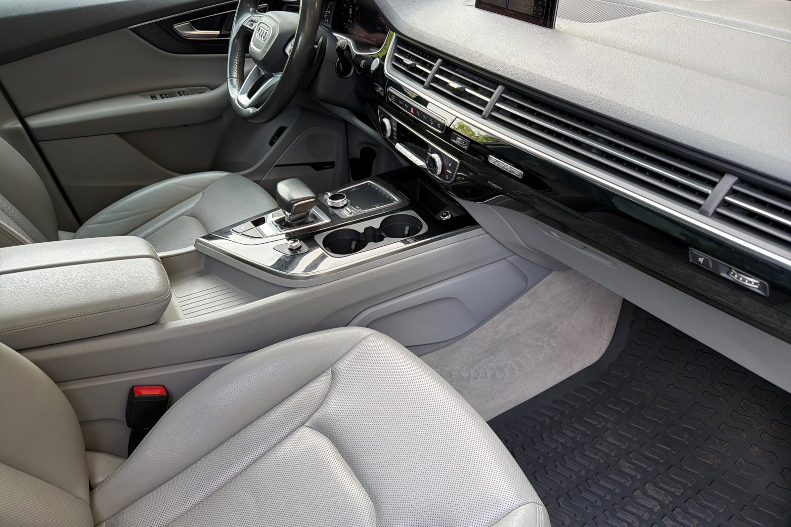 Used 2019 Gray Audi 55 Prestige image 13