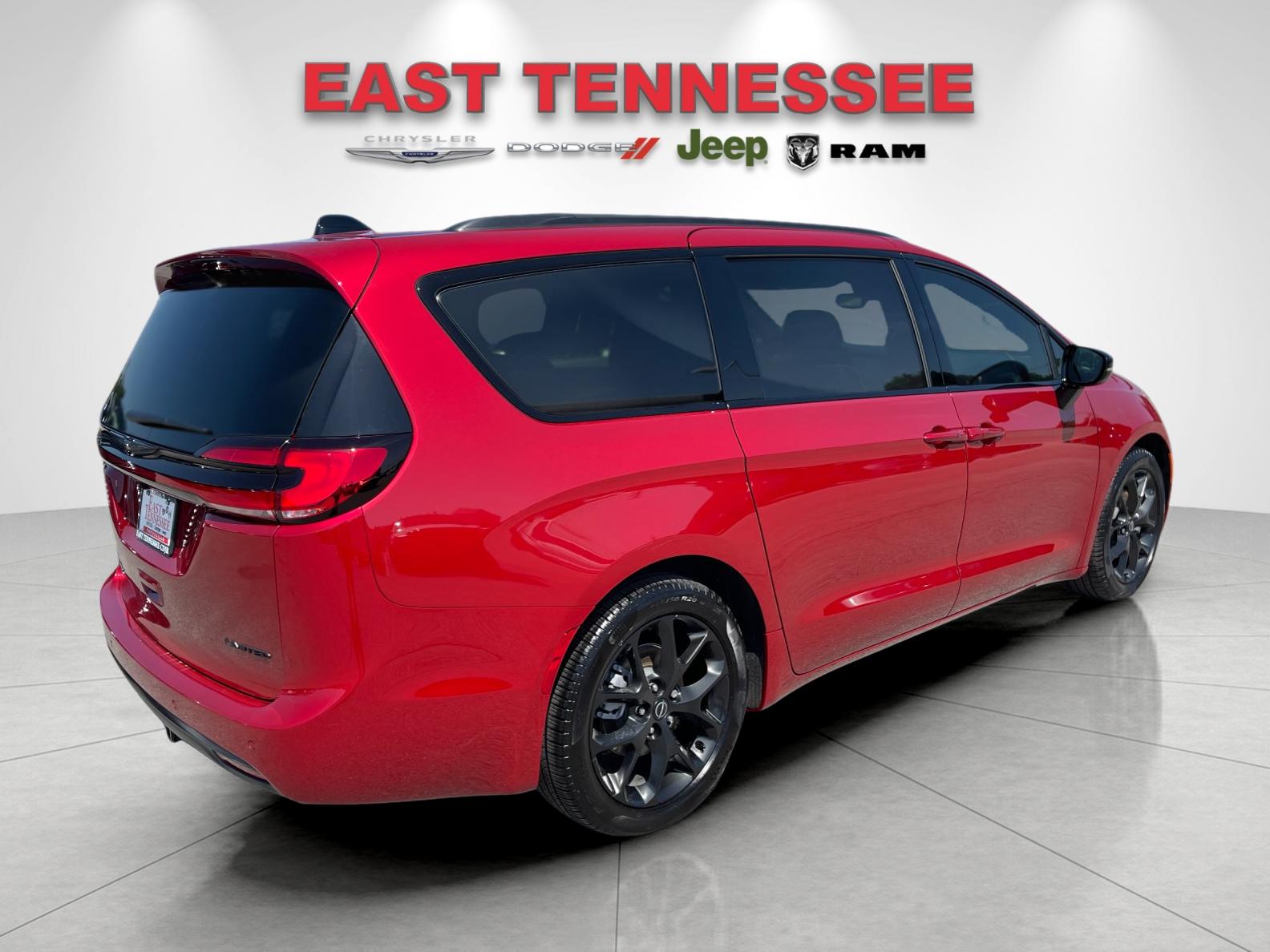 Used 2026 Red Chrysler Limited image 3