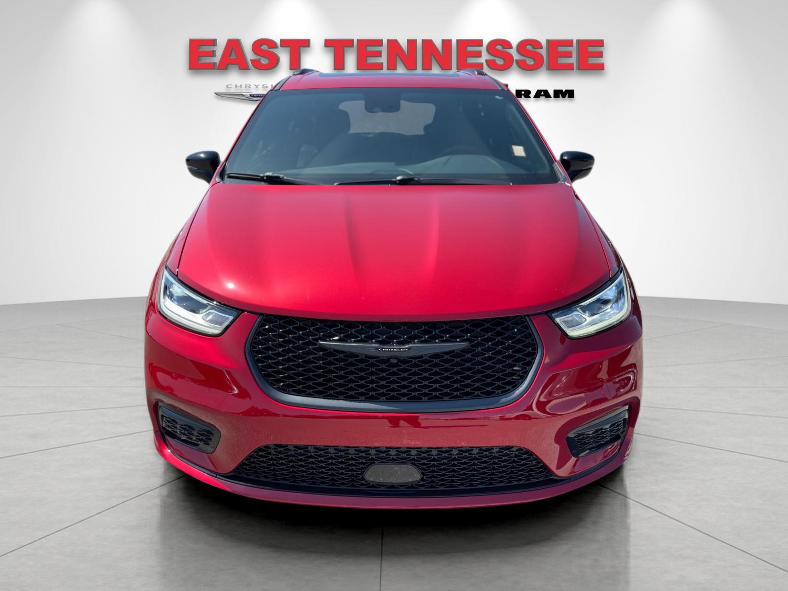 Used 2026 Red Chrysler Limited image 9