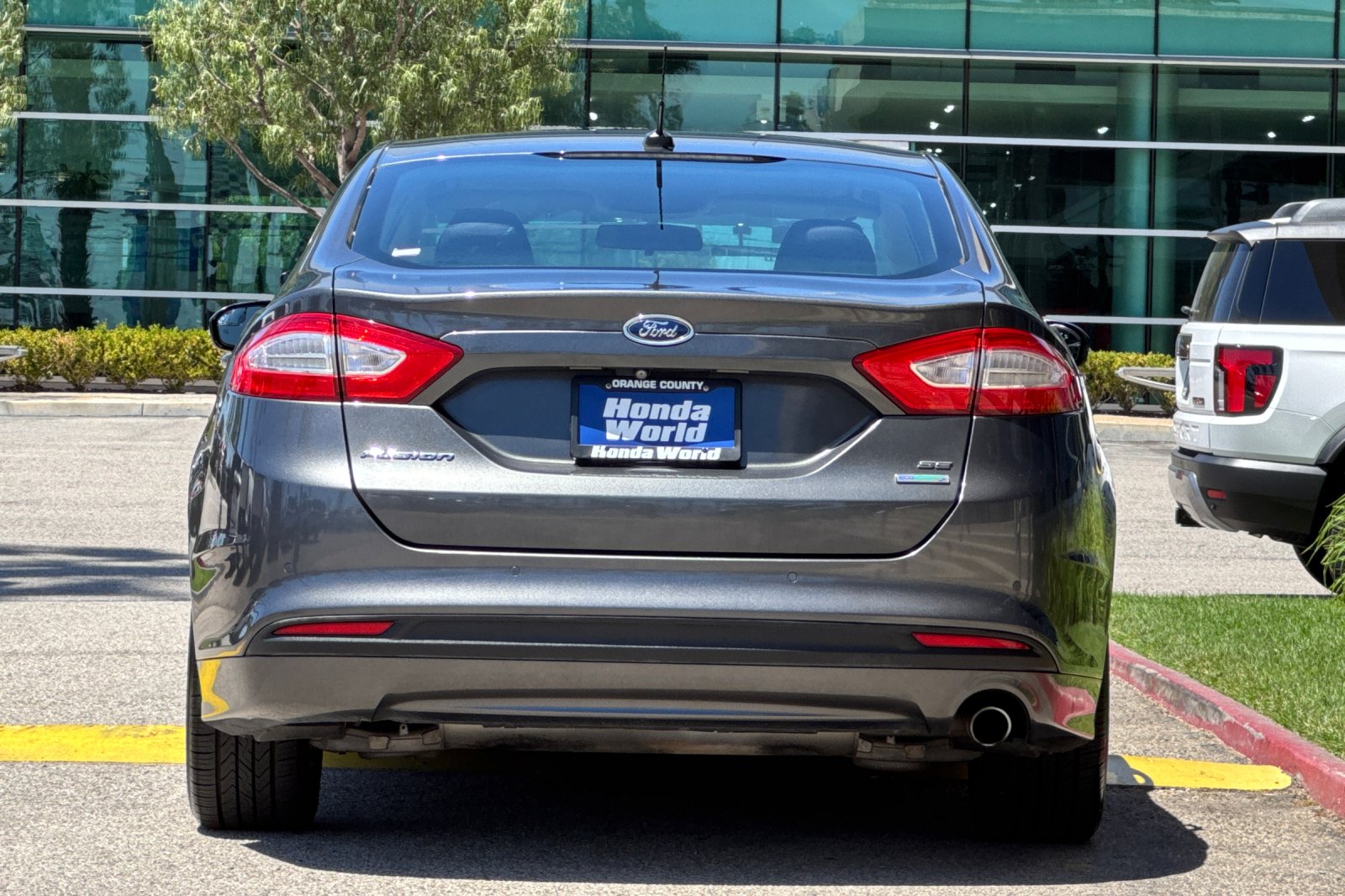 Used 2015 Magnetic Ford SE image 5