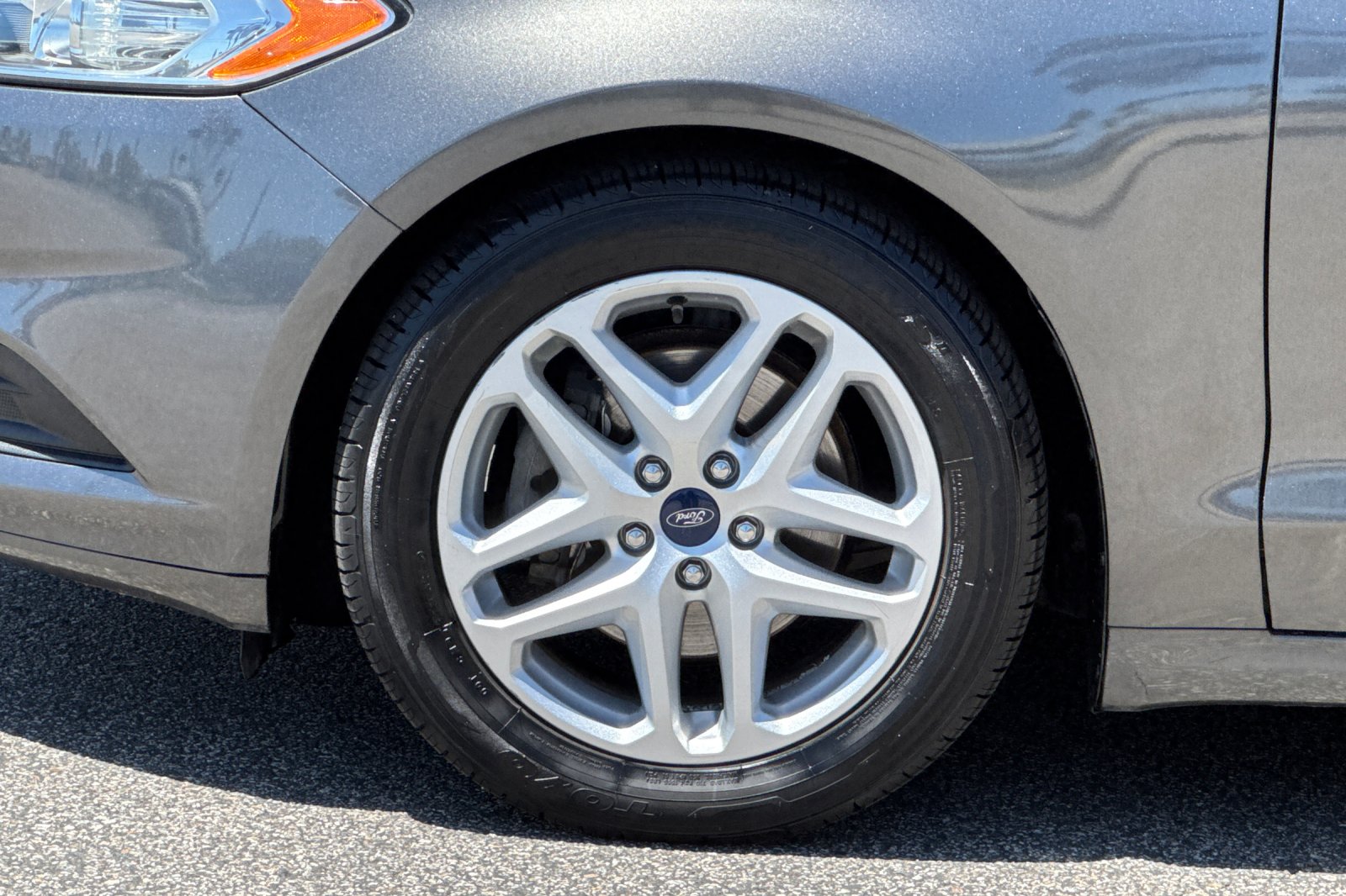 Used 2015 Magnetic Ford SE image 24