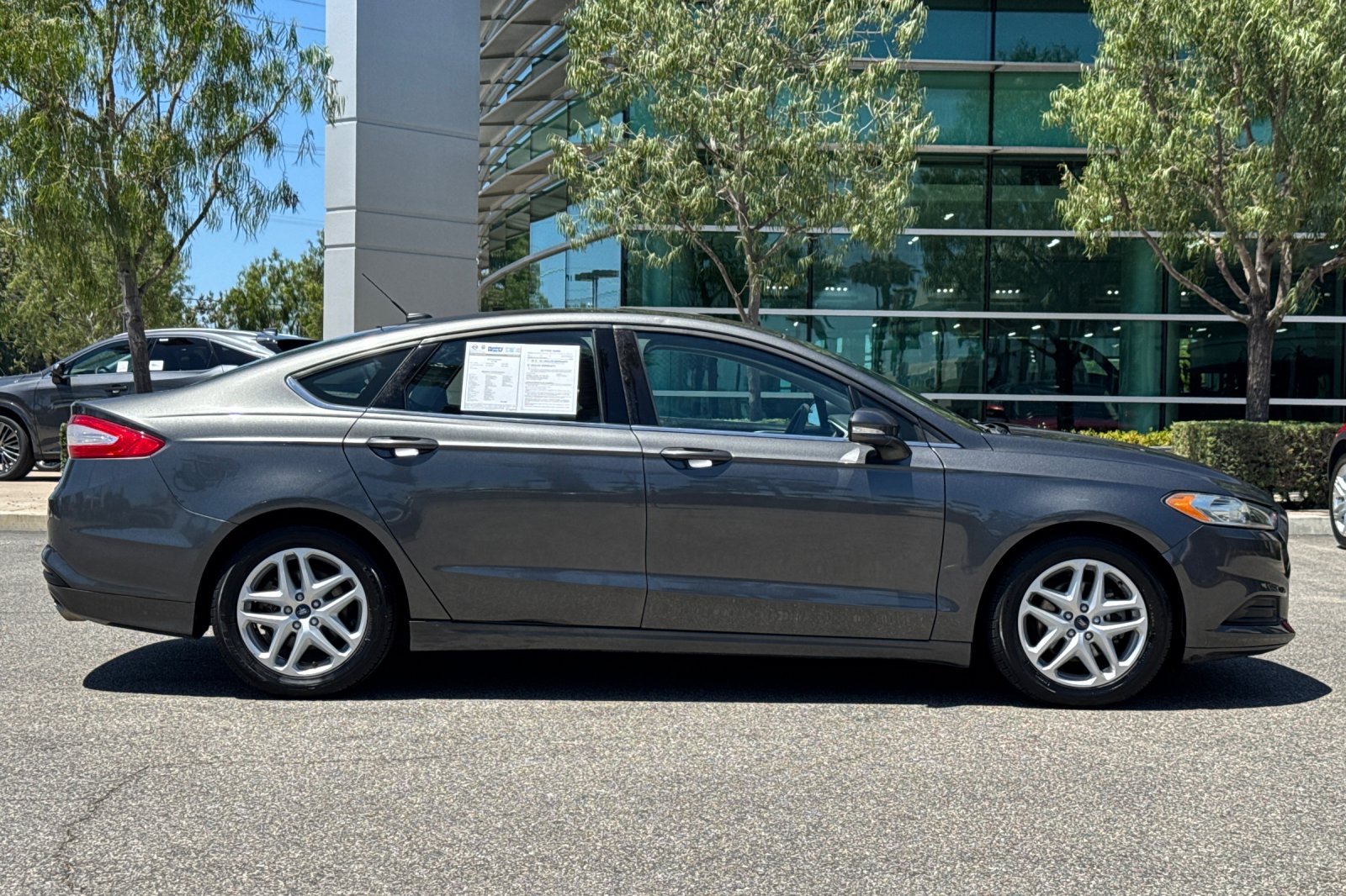 Used 2015 Magnetic Ford SE image 3