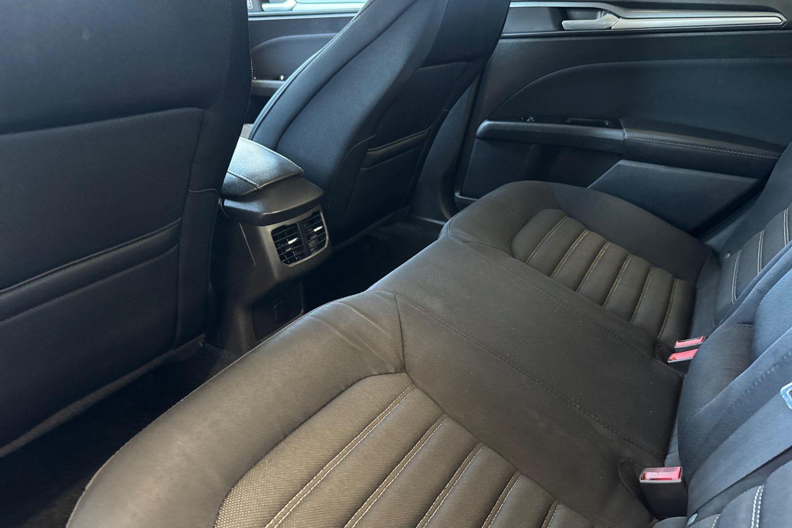 Used 2015 Magnetic Ford SE image 12