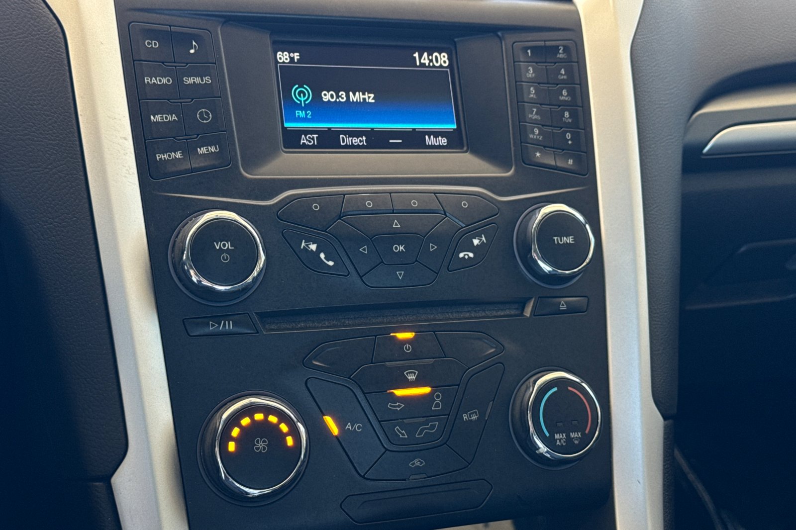 Used 2015 Magnetic Ford SE image 19
