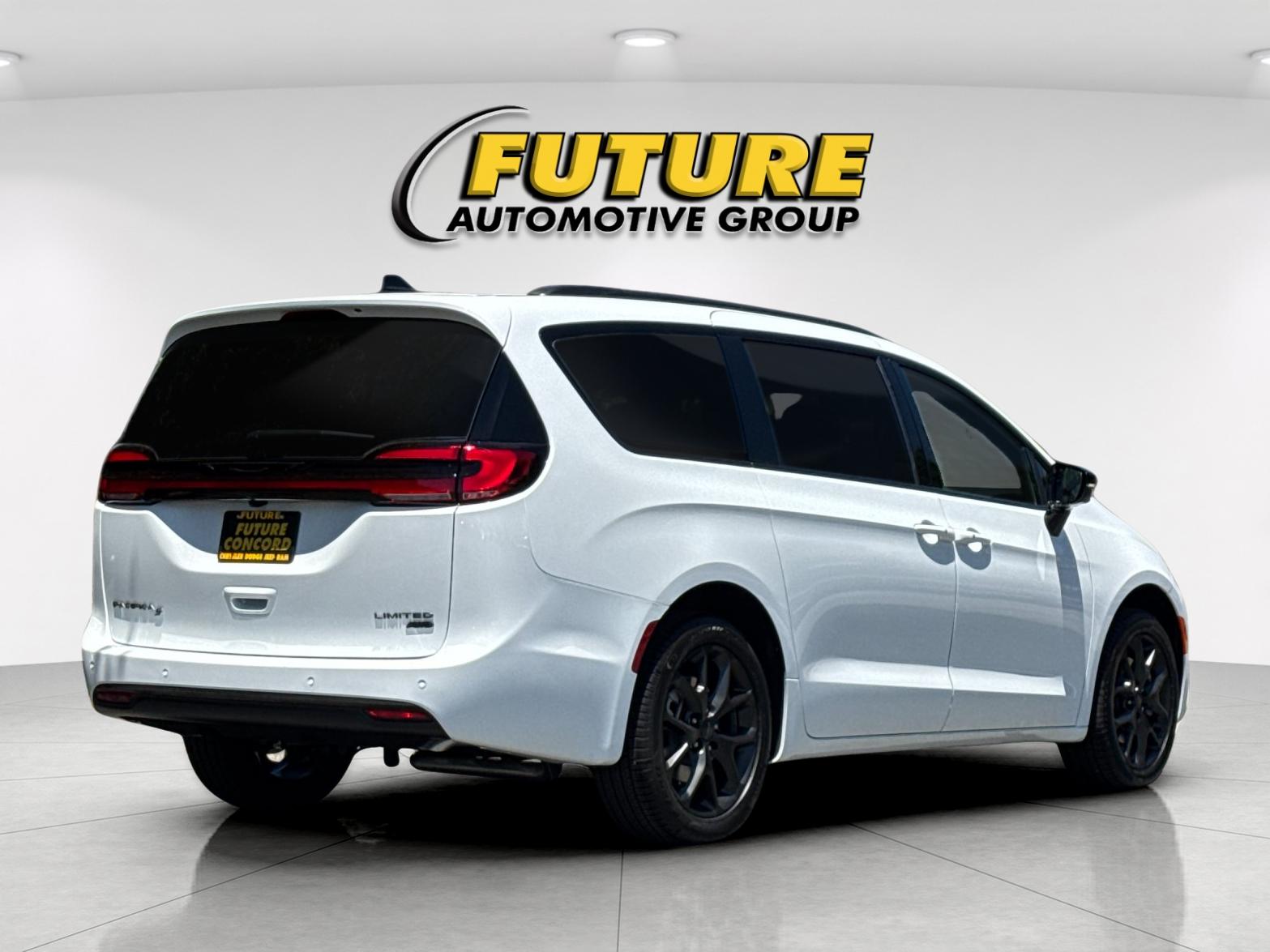 New 2027 Bright White Clear-Coat Exterior Paint Chrysler Limited image 4