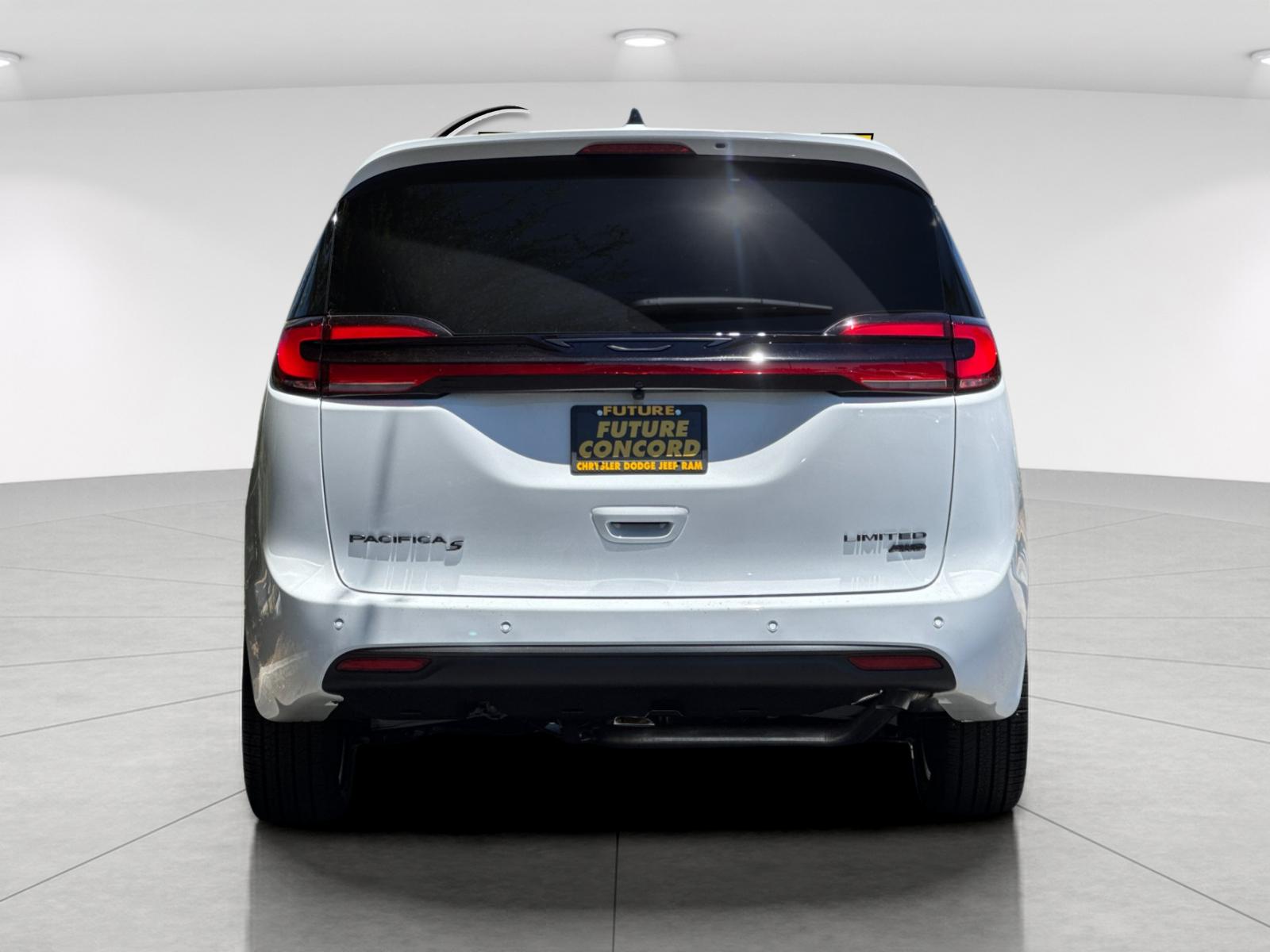 New 2027 Bright White Clear-Coat Exterior Paint Chrysler Limited image 5