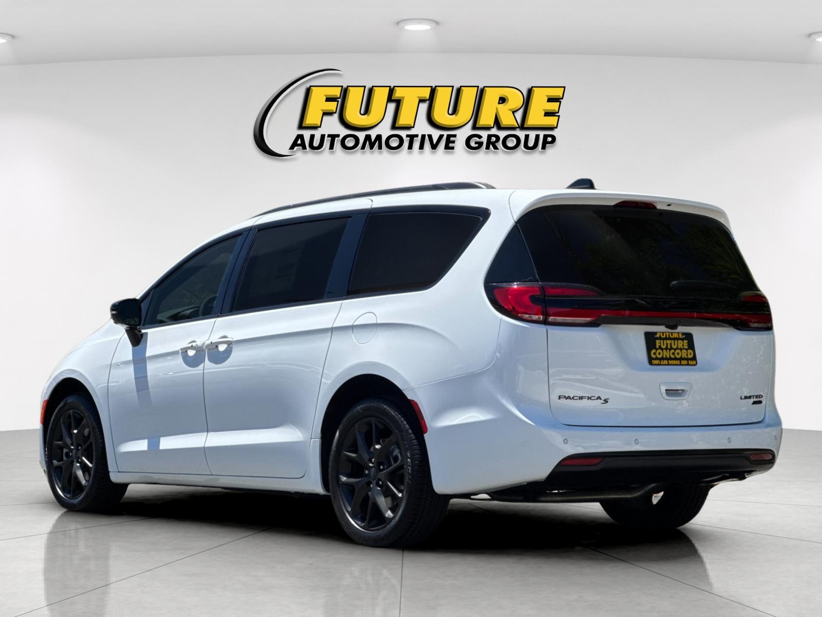 New 2027 Bright White Clear-Coat Exterior Paint Chrysler Limited image 6