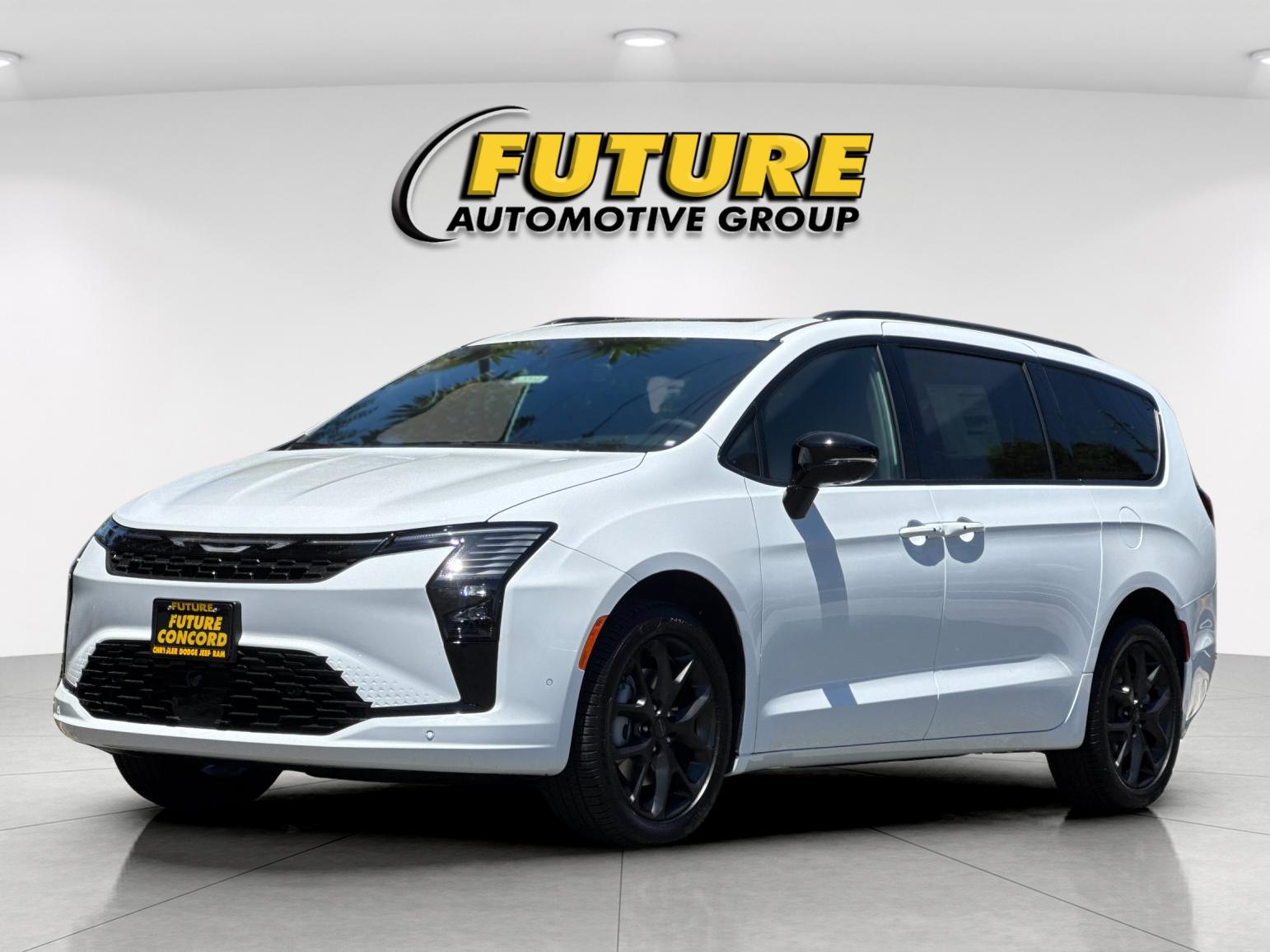 New 2027 Bright White Clear-Coat Exterior Paint Chrysler Limited image 8