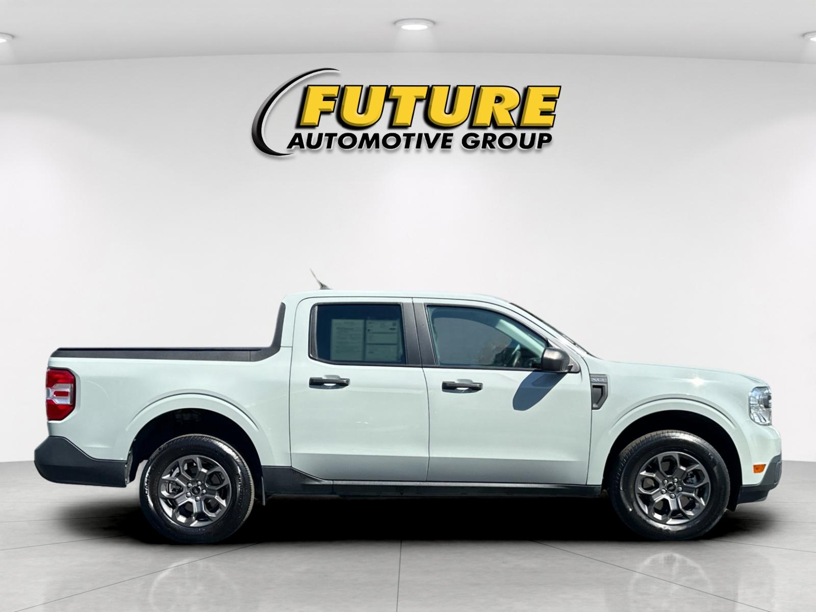 Used 2022 Green Ford XLT image 2