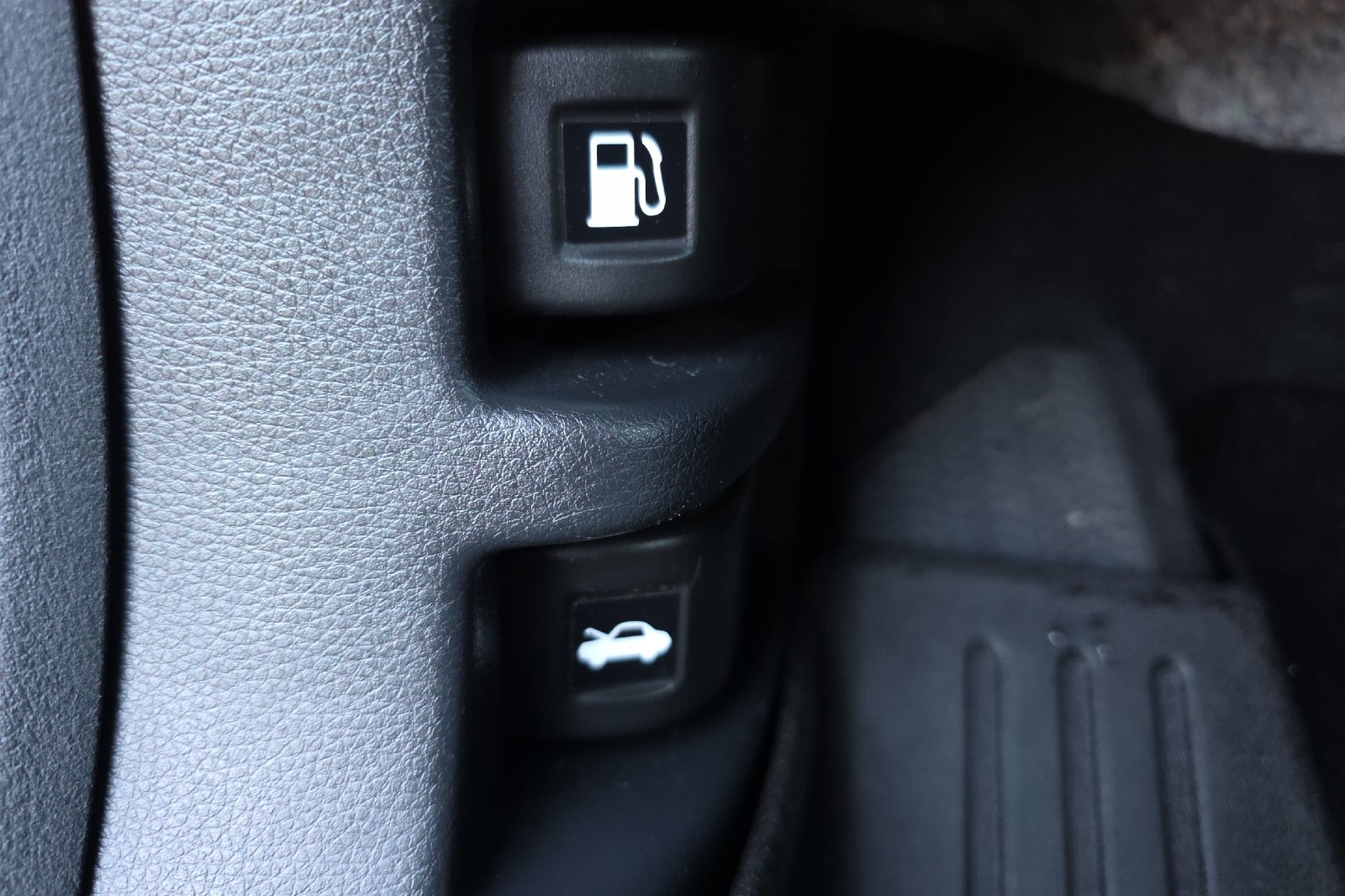 Used 2018 Modern Steel Metallic Honda EX-L image 31