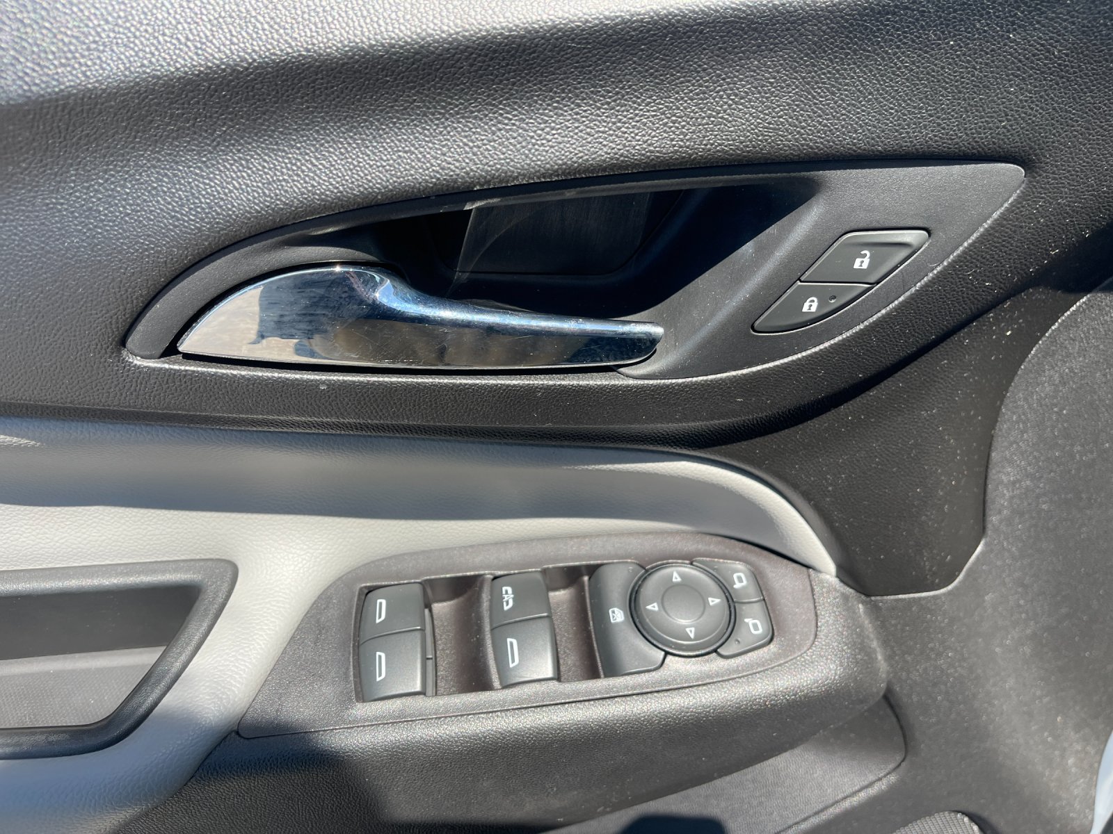 Used 2020 White Chevrolet LT image 13