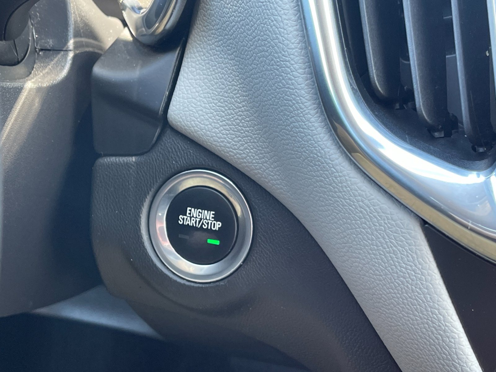 Used 2020 White Chevrolet LT image 24