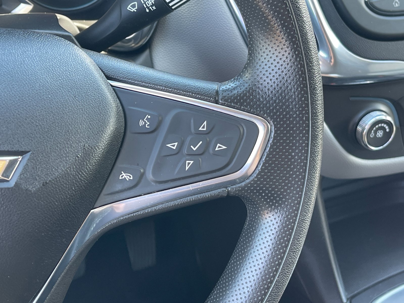 Used 2020 White Chevrolet LT image 27