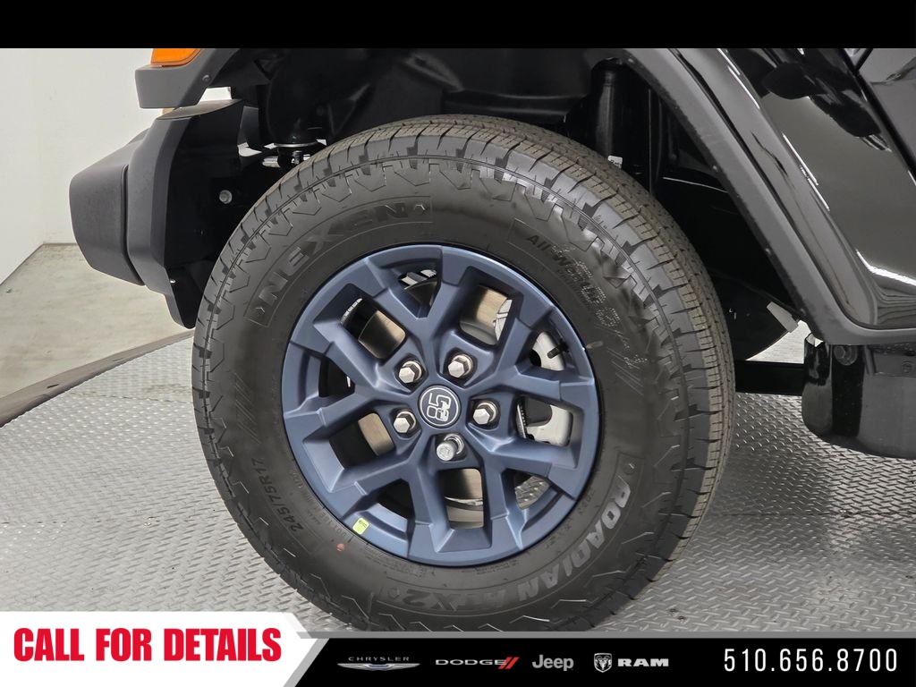 New 2026 Black Clear-Coat Exterior Paint Jeep 85th Anniversary Edition image 10