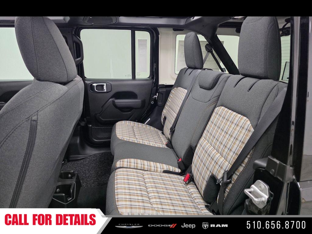 New 2026 Black Clear-Coat Exterior Paint Jeep 85th Anniversary Edition image 13