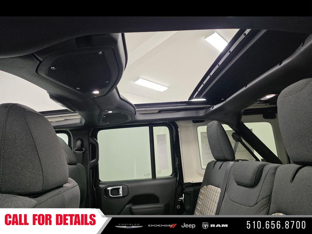 New 2026 Black Clear-Coat Exterior Paint Jeep 85th Anniversary Edition image 15