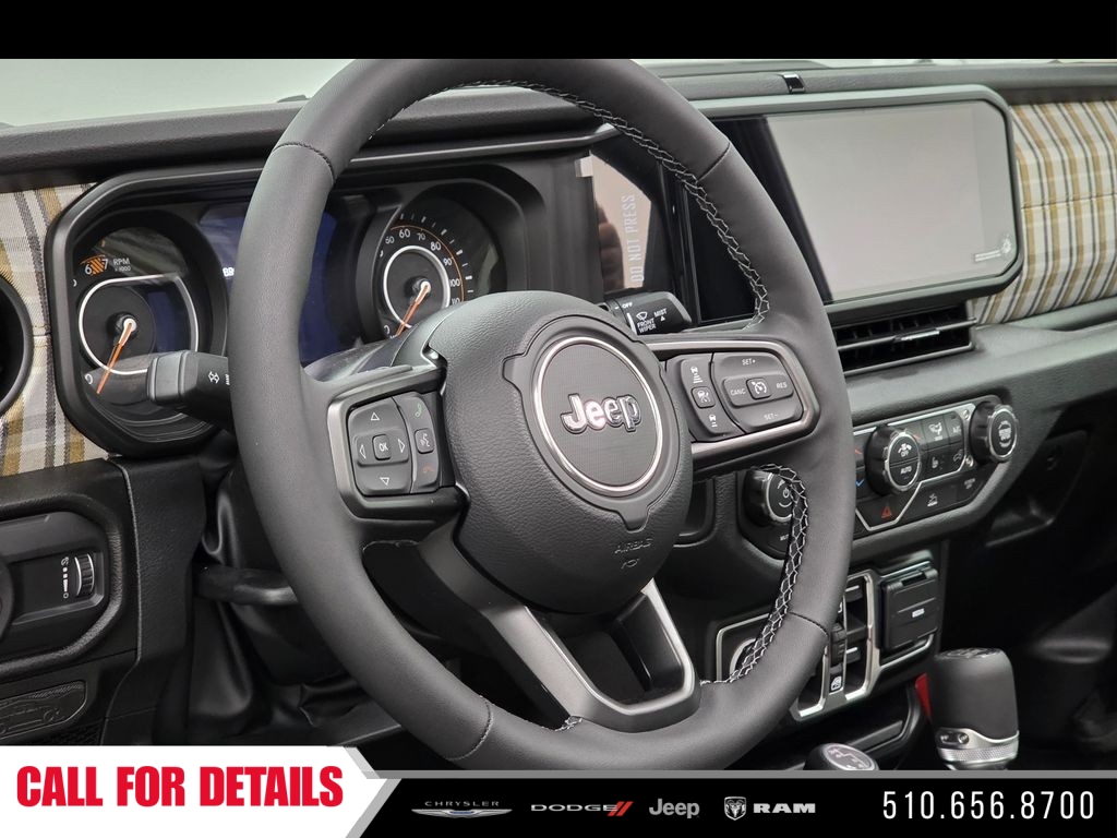 New 2026 Black Clear-Coat Exterior Paint Jeep 85th Anniversary Edition image 27