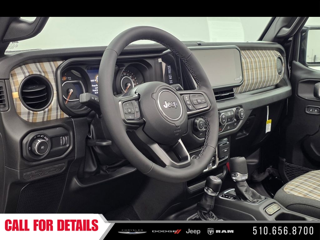 New 2026 Black Clear-Coat Exterior Paint Jeep 85th Anniversary Edition image 19