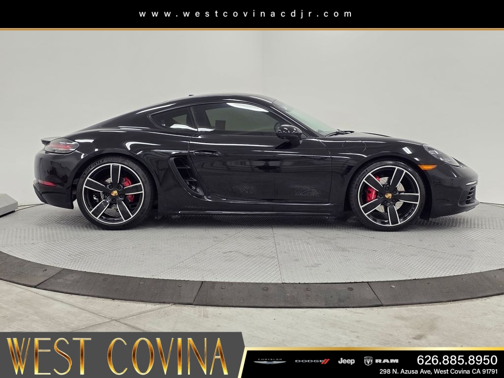 Used 2021  Porsche S image 9