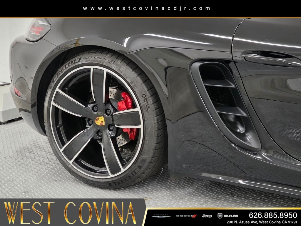 Used 2021  Porsche S image 11