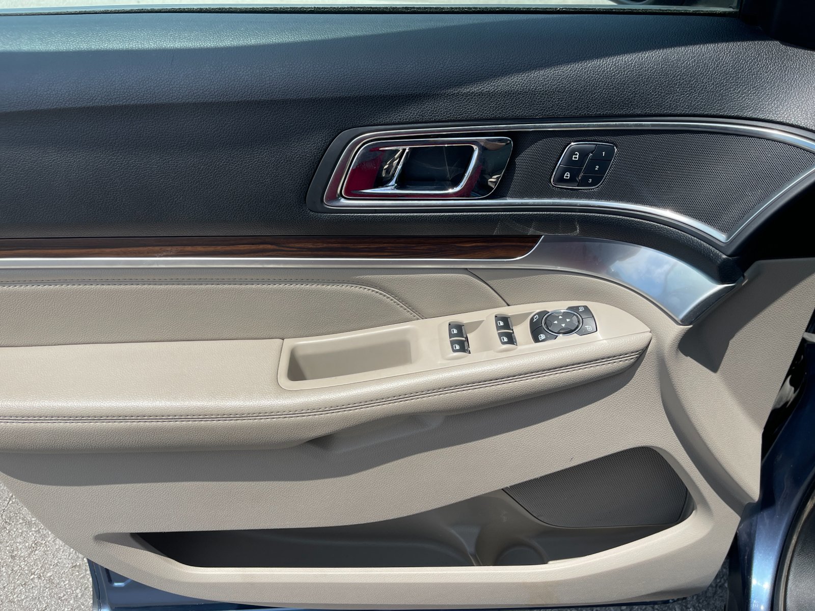 Used 2018 Blue Ford Limited image 12