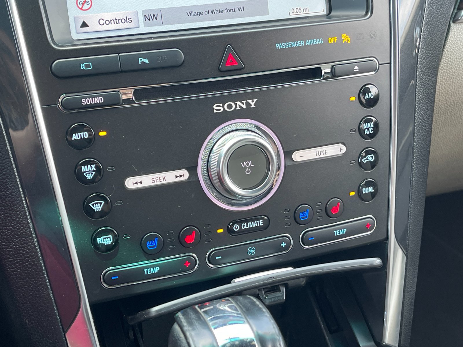 Used 2018 Blue Ford Limited image 24