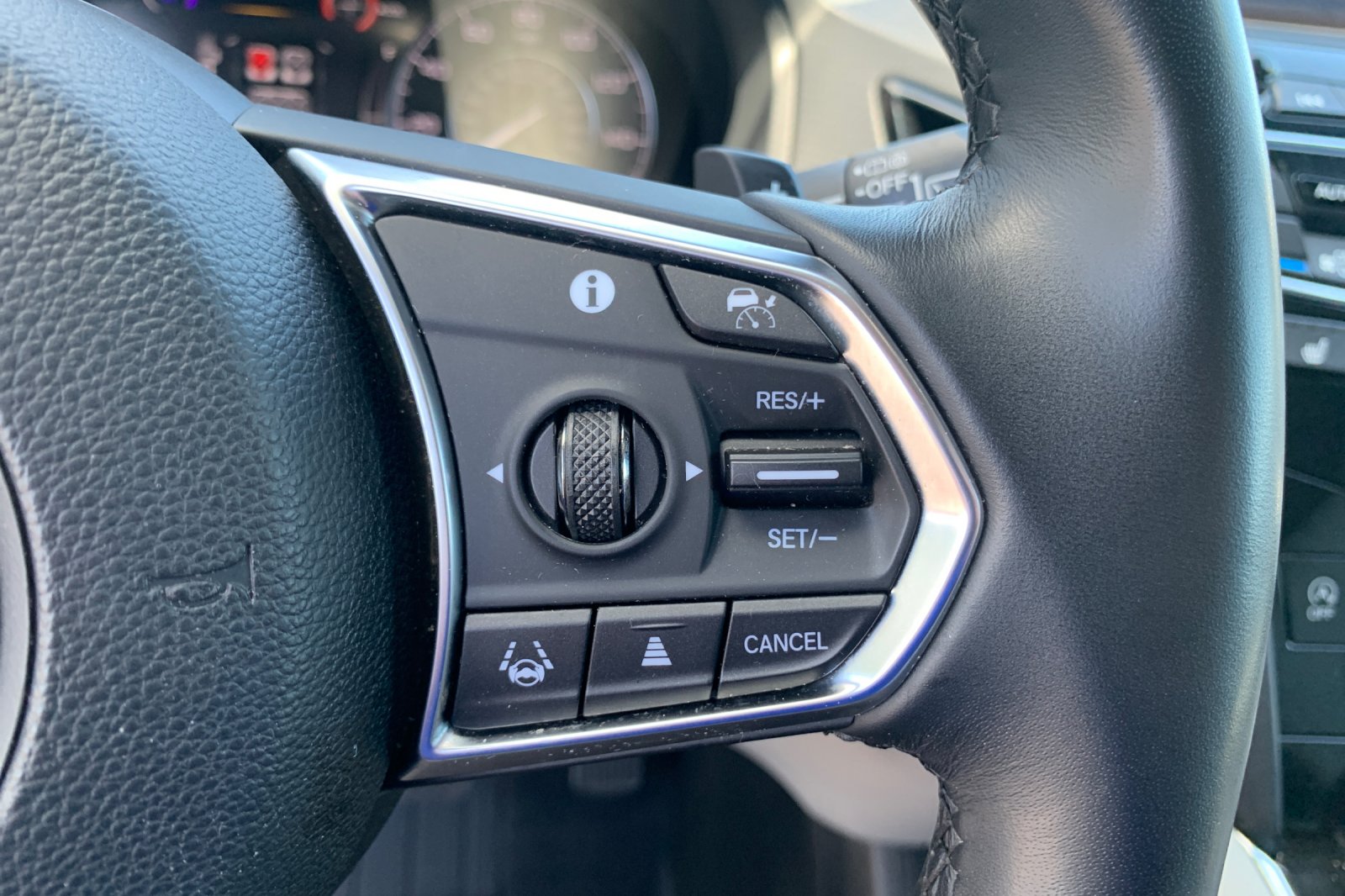 Used 2024  Acura Technology Package image 31