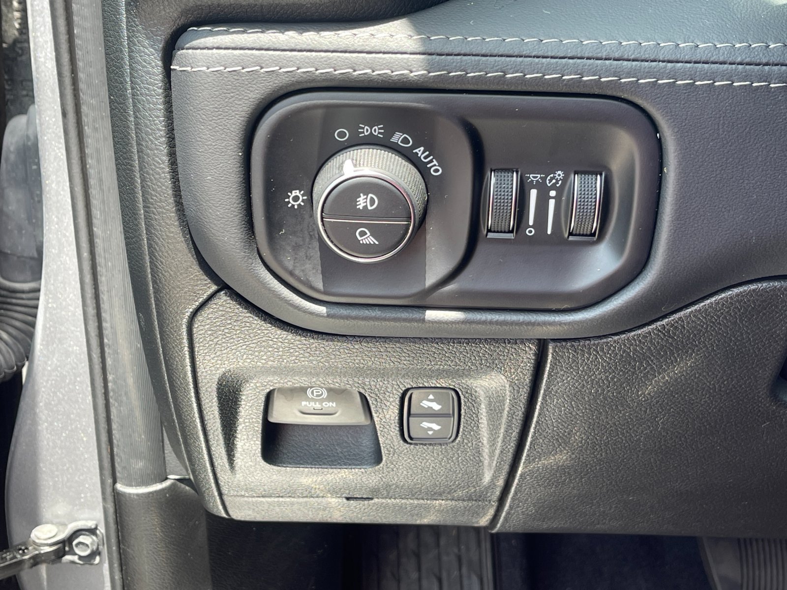 Used 2025 Silver Ram Limited image 30