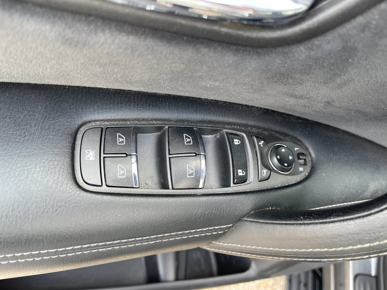 Used 2017 Gray Nissan SV image 12