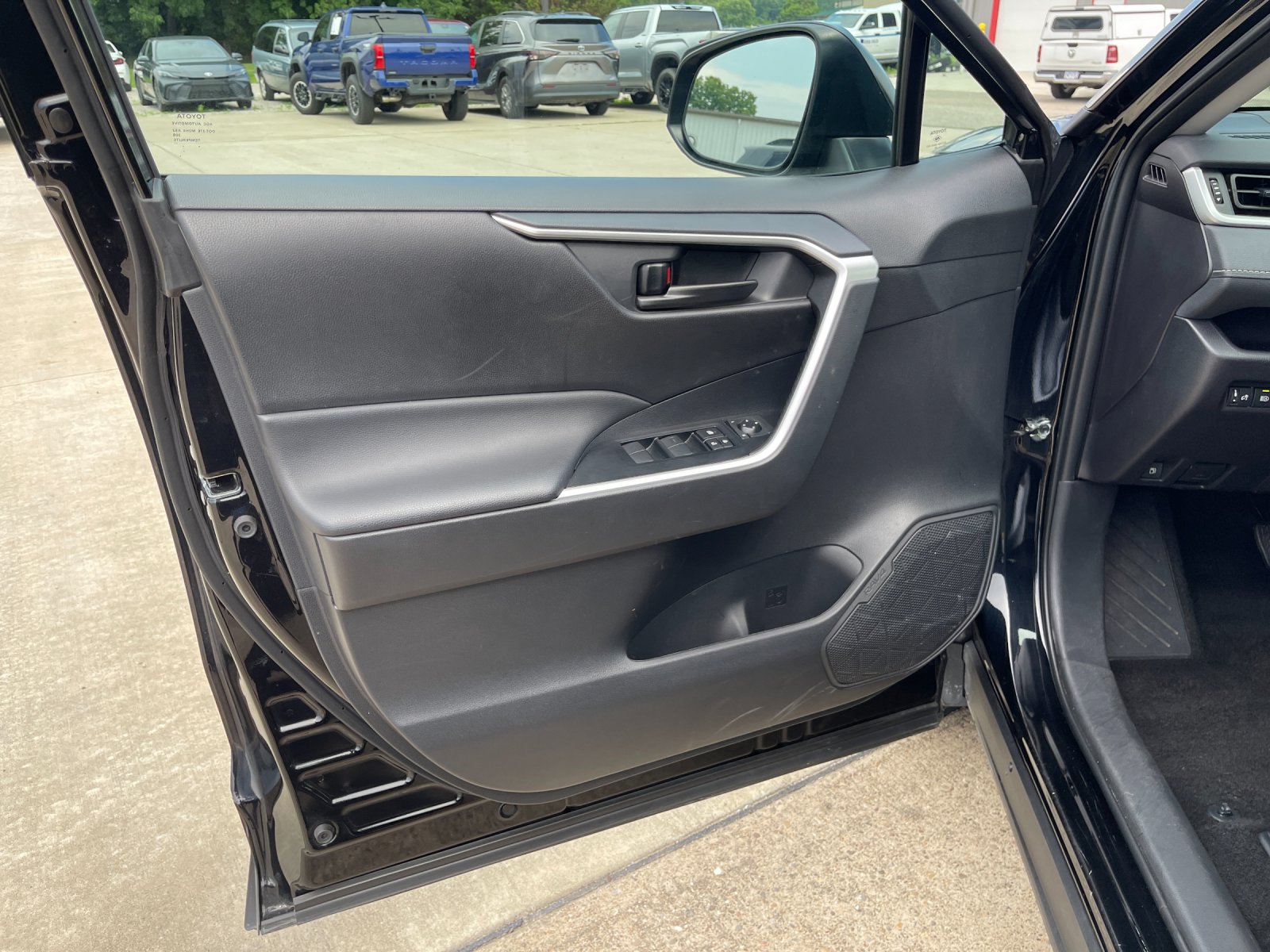 Used 2025 Midnight Black Metallic Toyota LE image 11