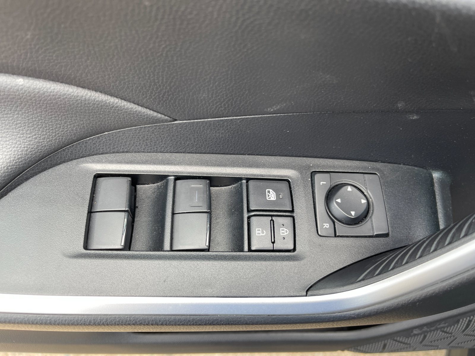 Used 2025 Midnight Black Metallic Toyota LE image 12