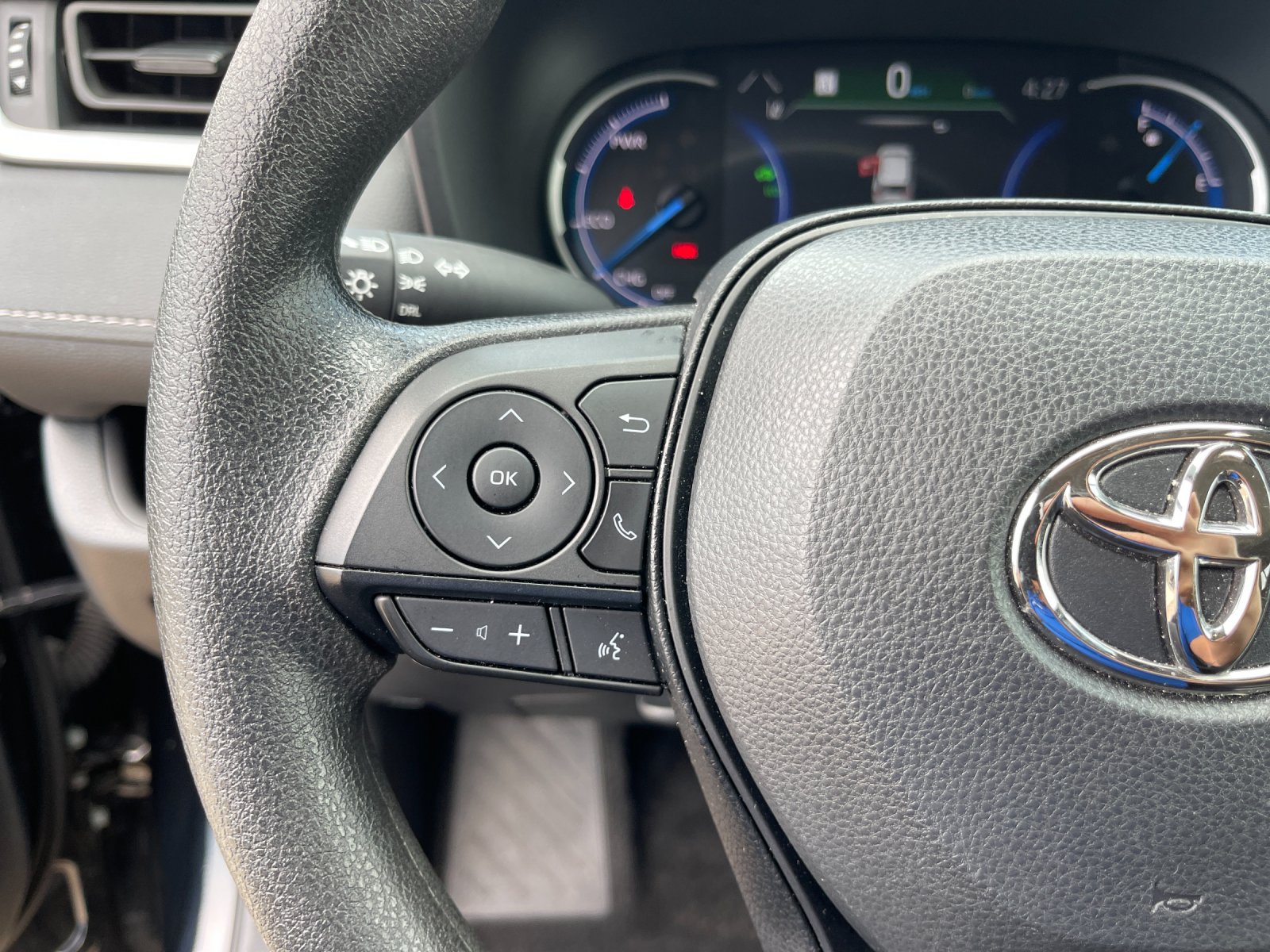 Used 2025 Midnight Black Metallic Toyota LE image 26