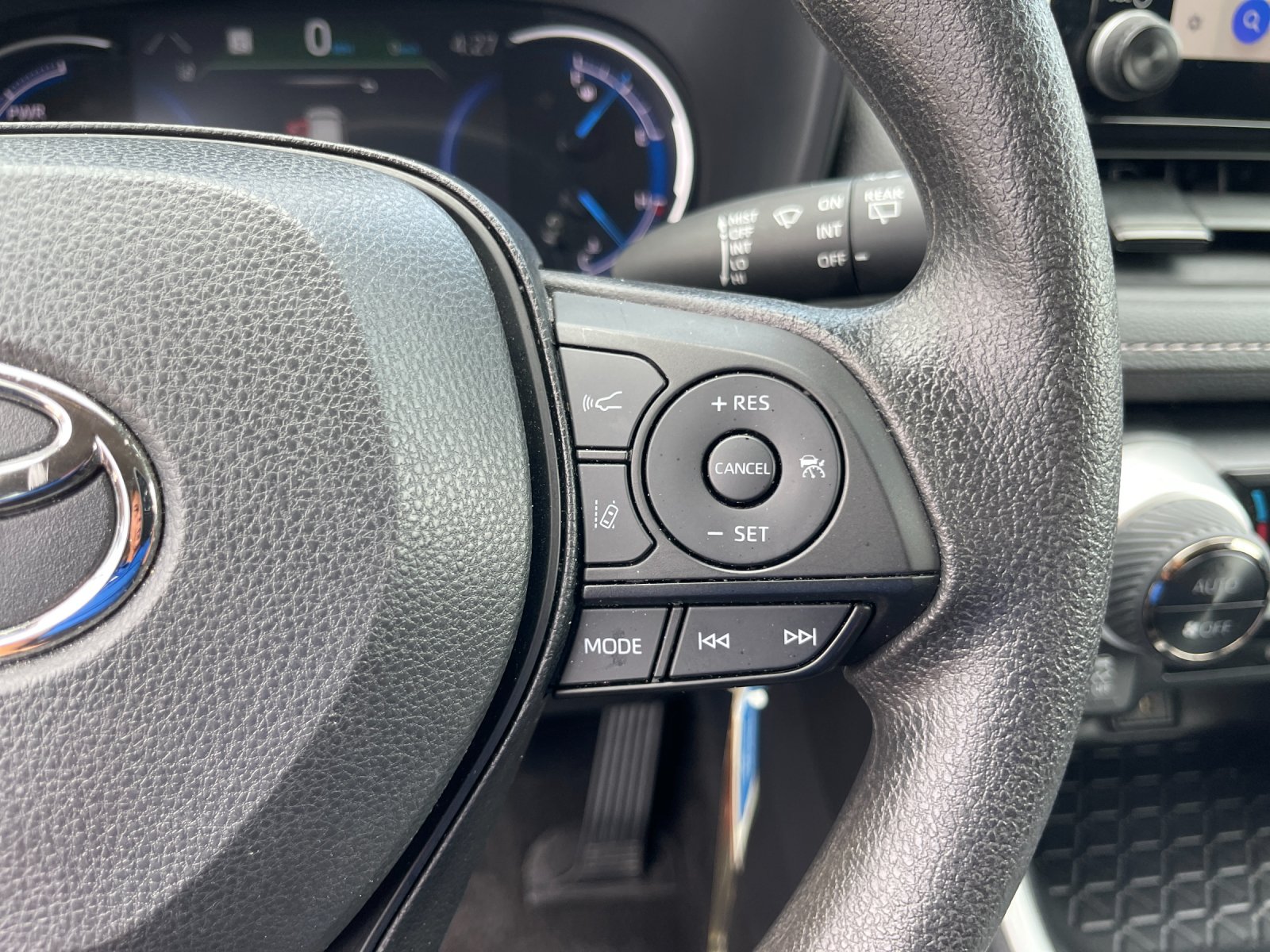 Used 2025 Midnight Black Metallic Toyota LE image 27