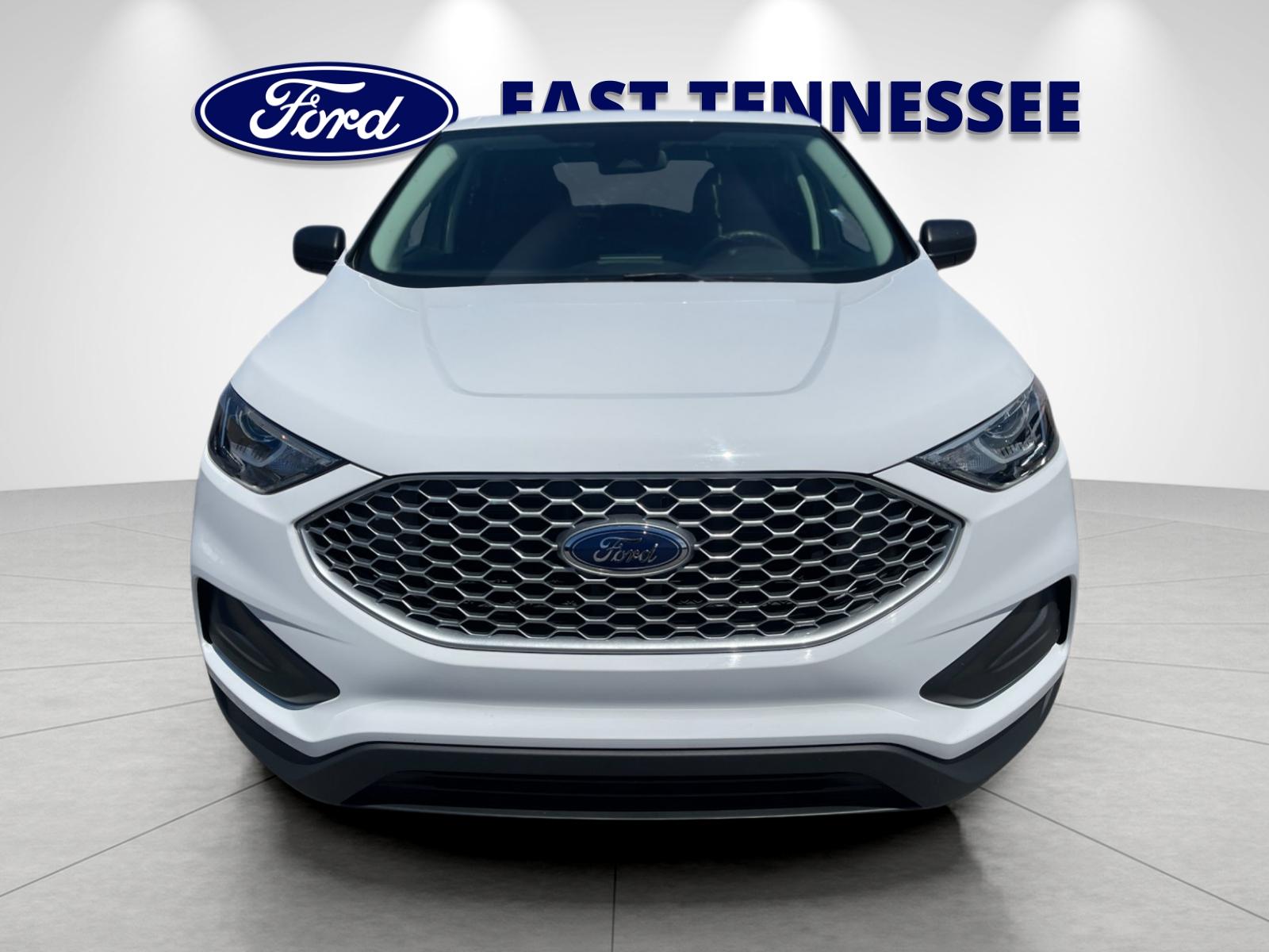 Used 2024 White Ford SE image 9