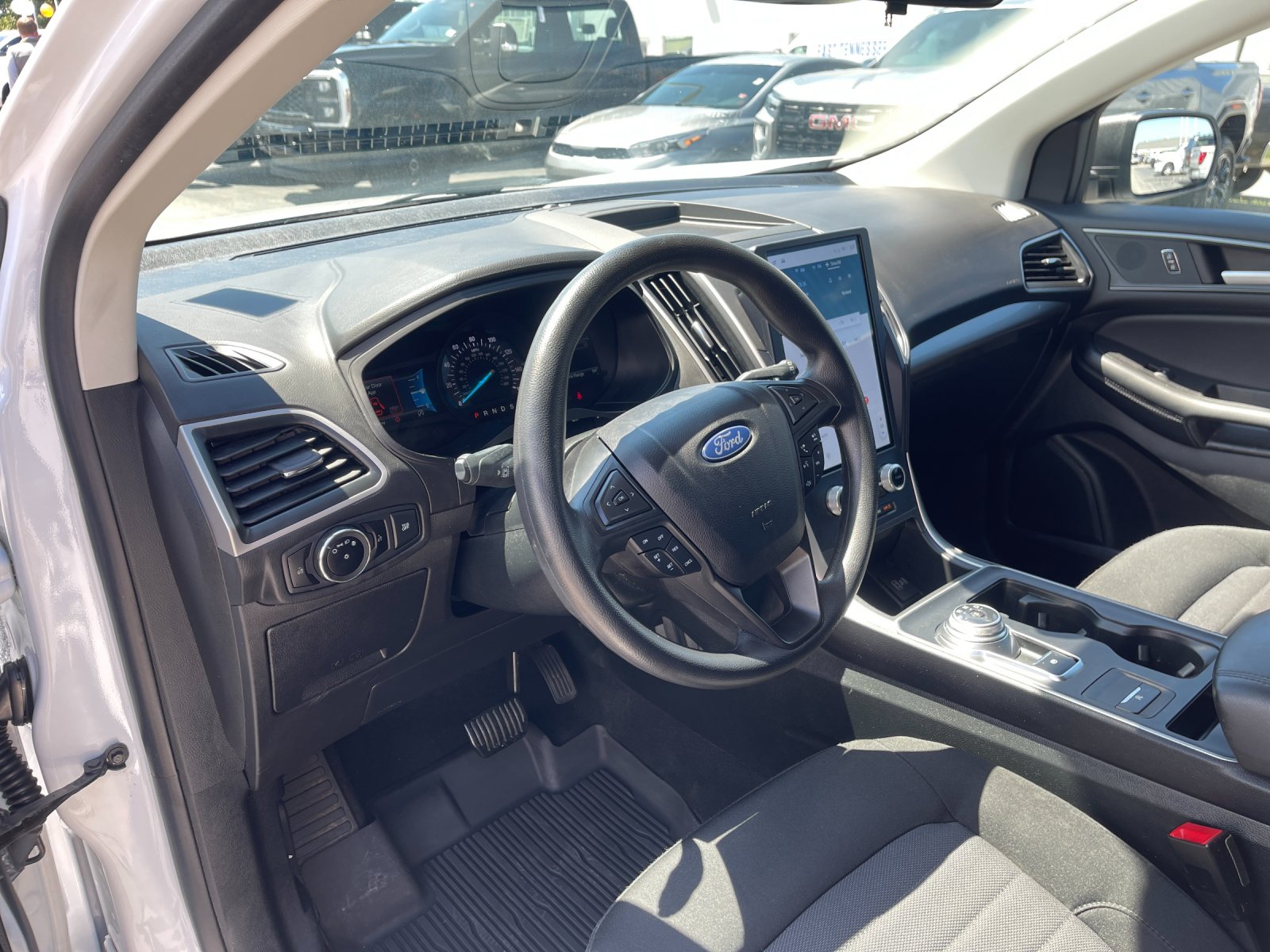 Used 2024 White Ford SE image 11