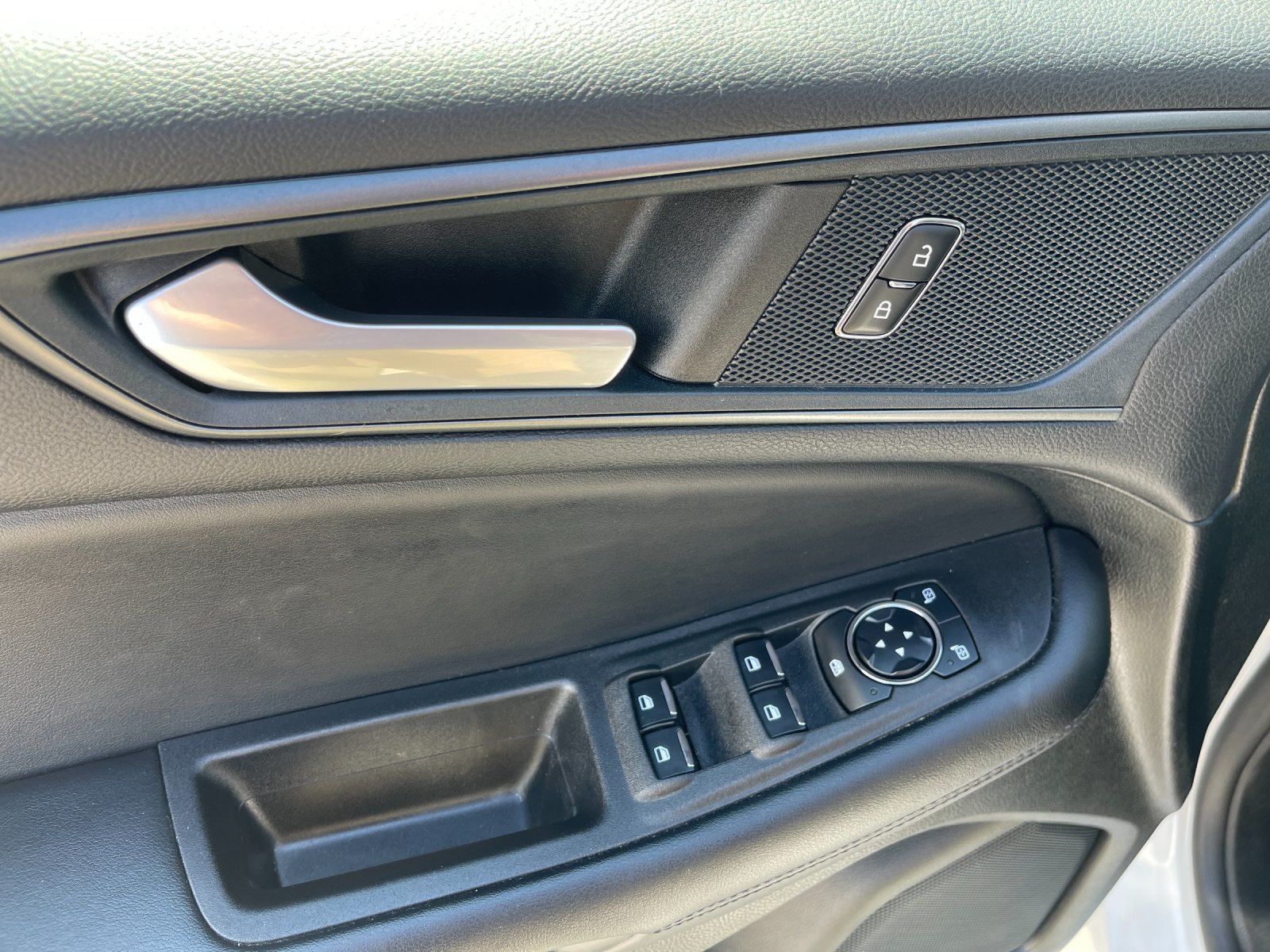Used 2024 White Ford SE image 13