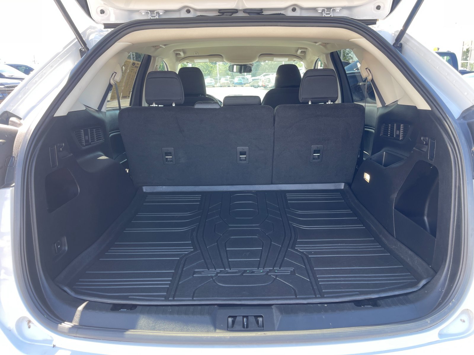 Used 2024 White Ford SE image 17