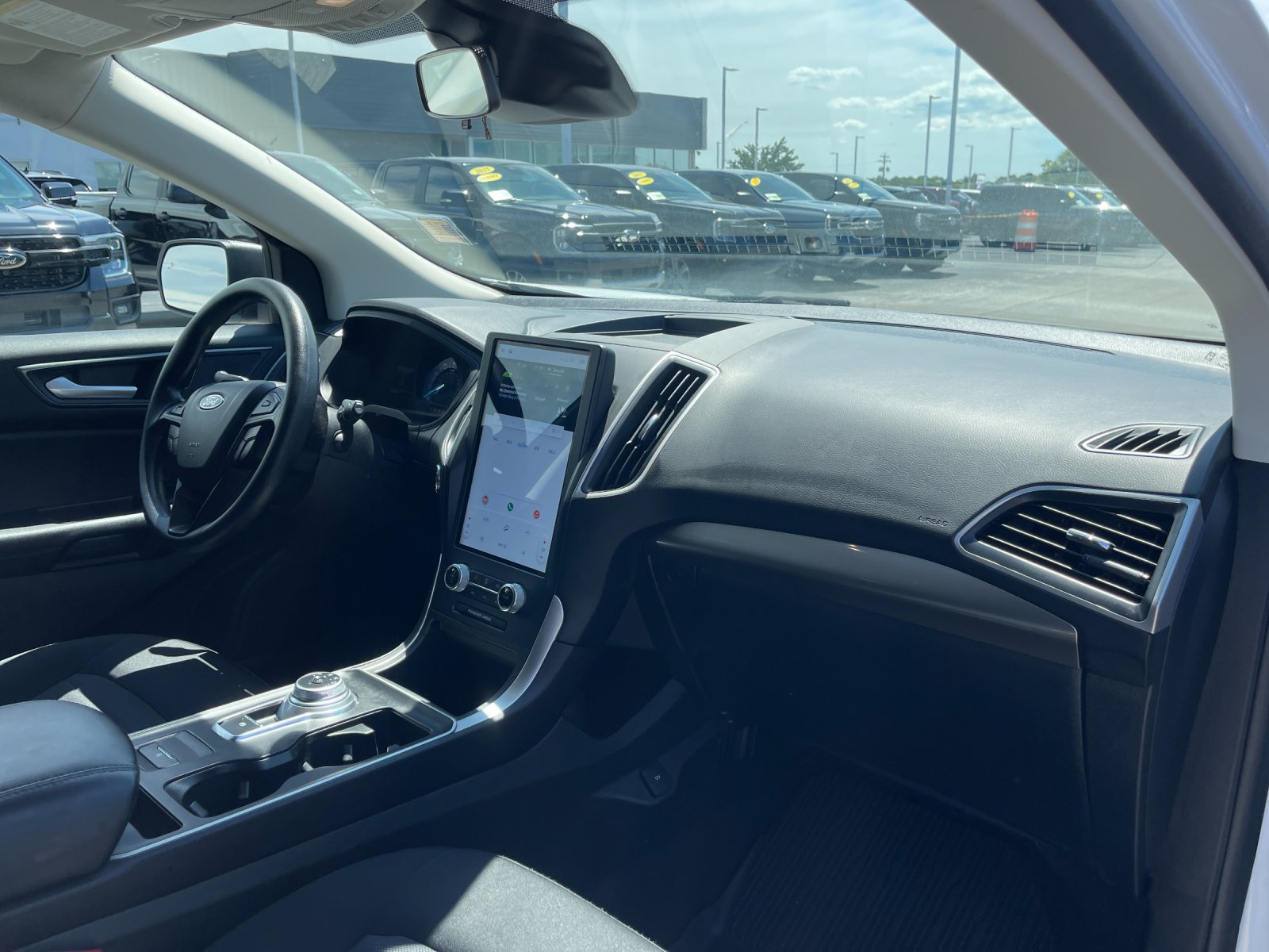 Used 2024 White Ford SE image 18