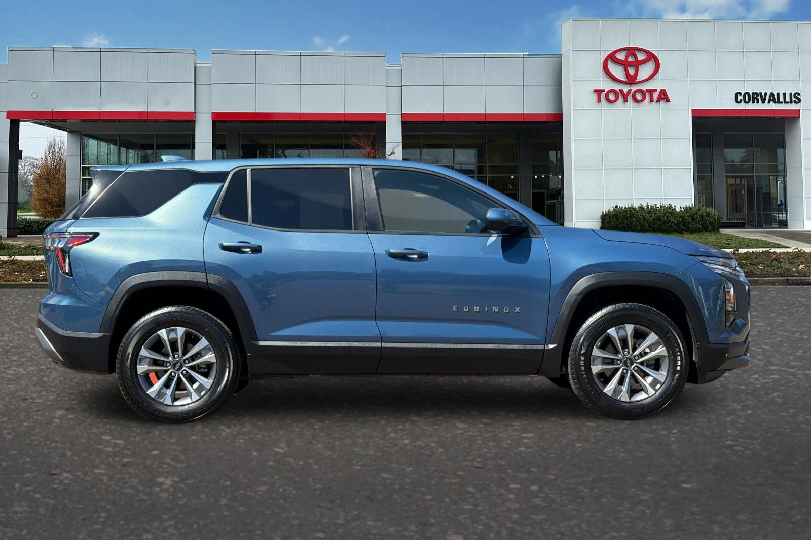 Used 2025 Lakeshore Blue Metallic Chevrolet LT image 3