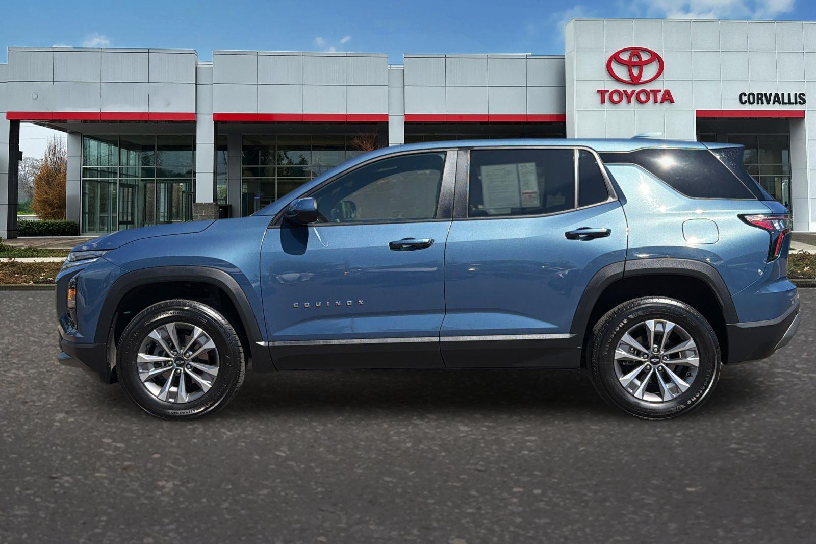 Used 2025 Lakeshore Blue Metallic Chevrolet LT image 7