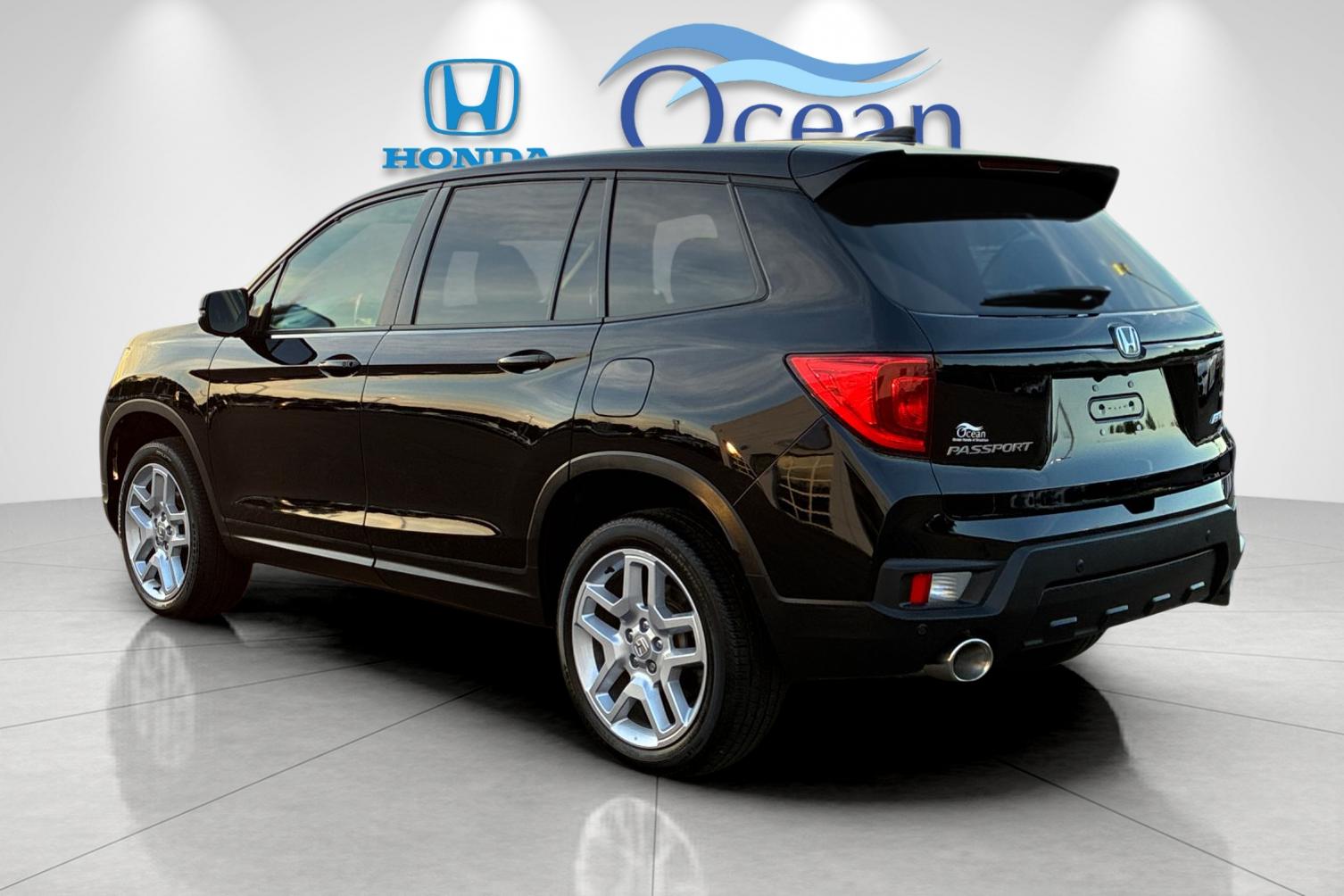 Used 2025 Crystal Black Pearl Honda EX-L image 5