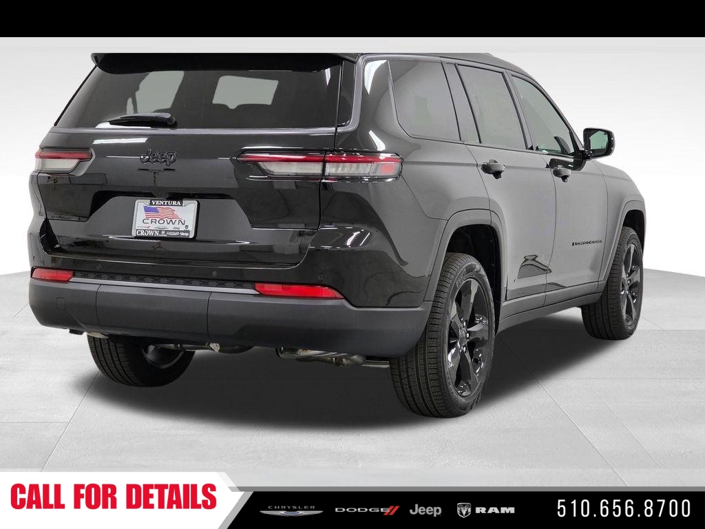 New 2026 Diamond Black Crystal Pearl-Coat Exterior Paint Jeep Limited image 5