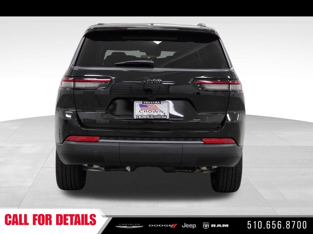 New 2026 Diamond Black Crystal Pearl-Coat Exterior Paint Jeep Limited image 6