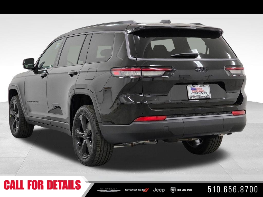 New 2026 Diamond Black Crystal Pearl-Coat Exterior Paint Jeep Limited image 7