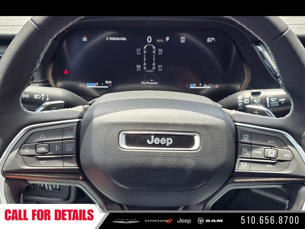 New 2026 Diamond Black Crystal Pearl-Coat Exterior Paint Jeep Limited image 24