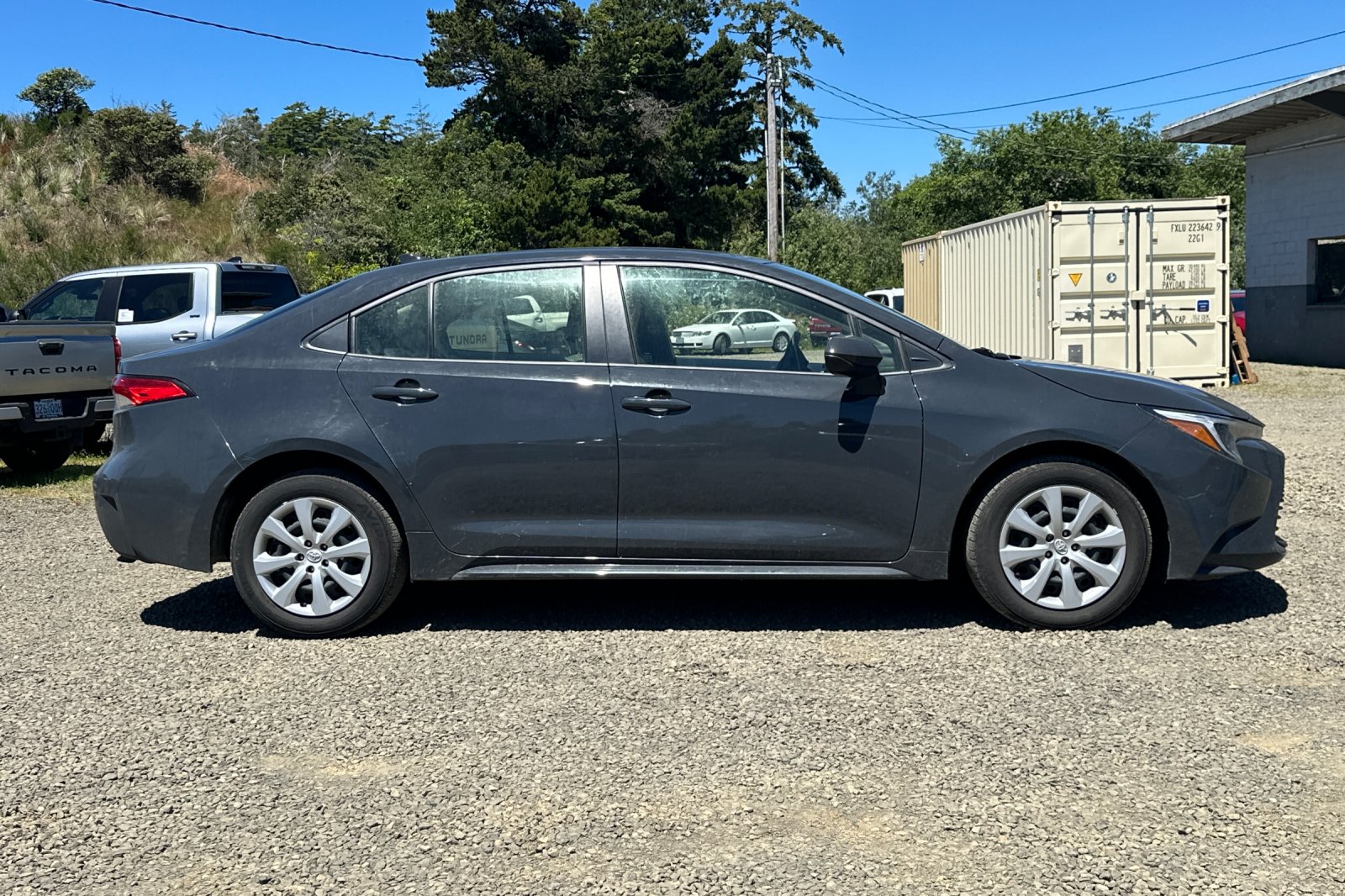 Used 2025  Toyota LE image 4