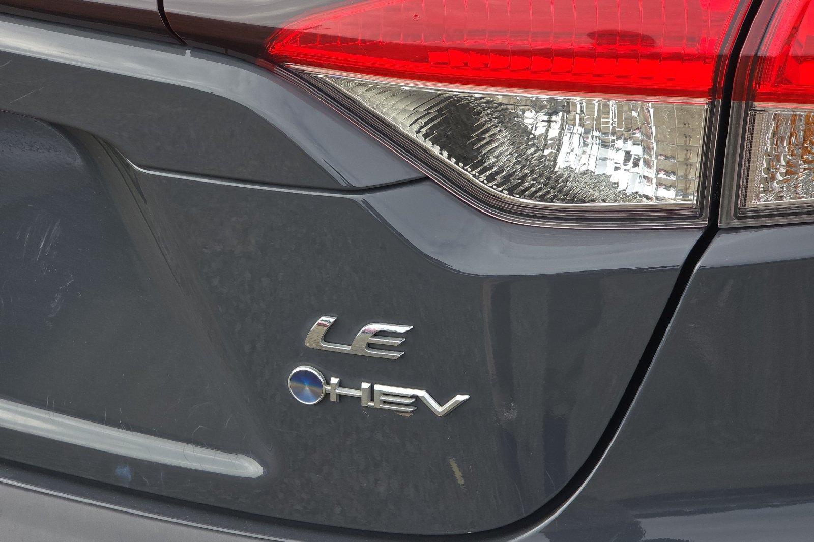 Used 2025  Toyota LE image 21