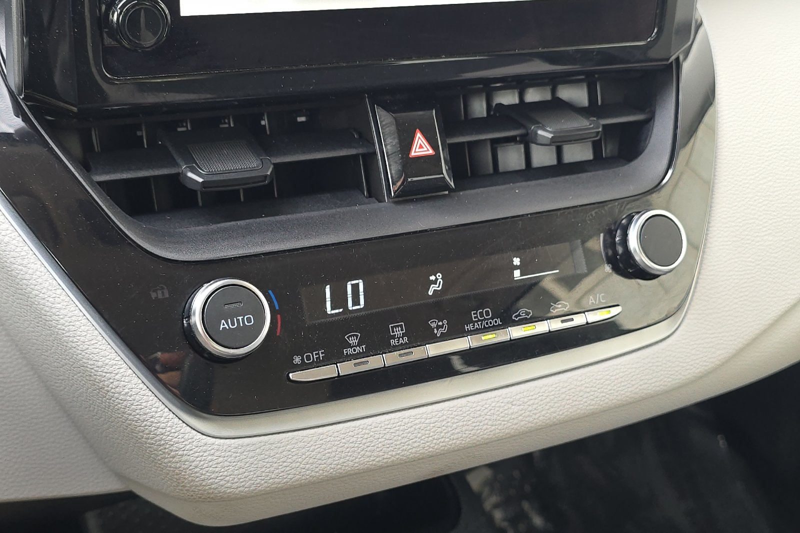 Used 2025  Toyota LE image 16